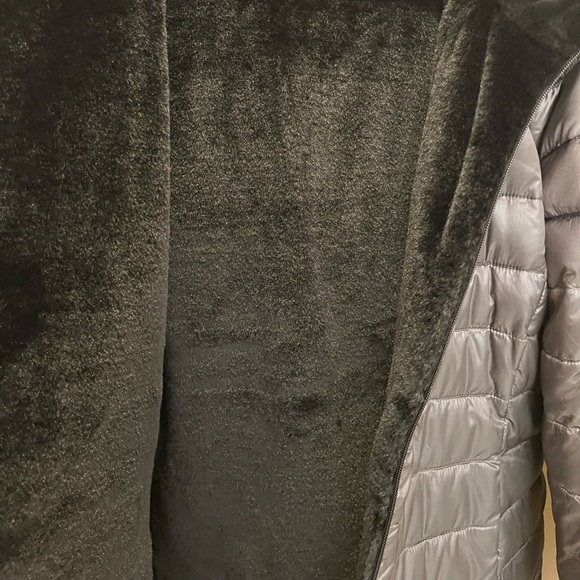 Andrew Marc Womens Puffer Silver Shiny Winter Jacket Faux Fur Hooded Lg Zip - Picture 9 of 12